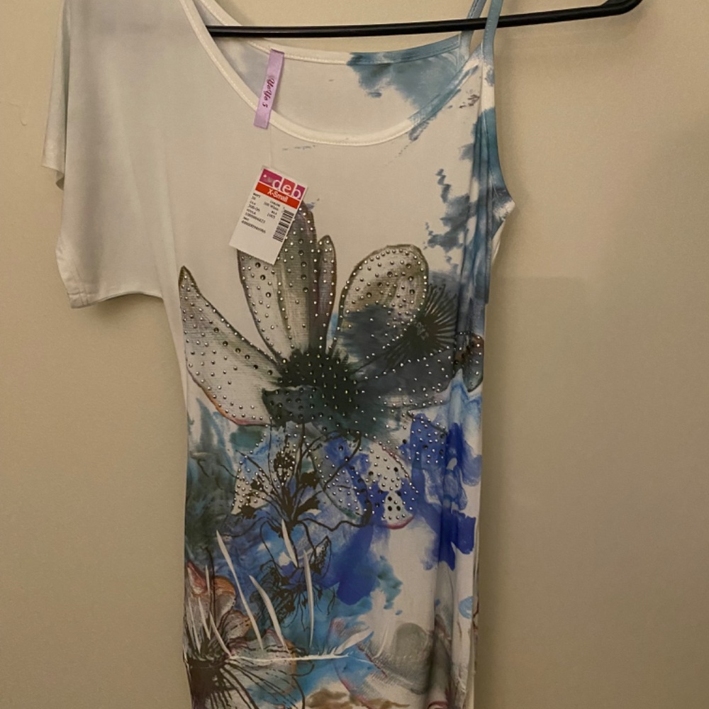 Cold Shoulder Top - Picture 2 of 3